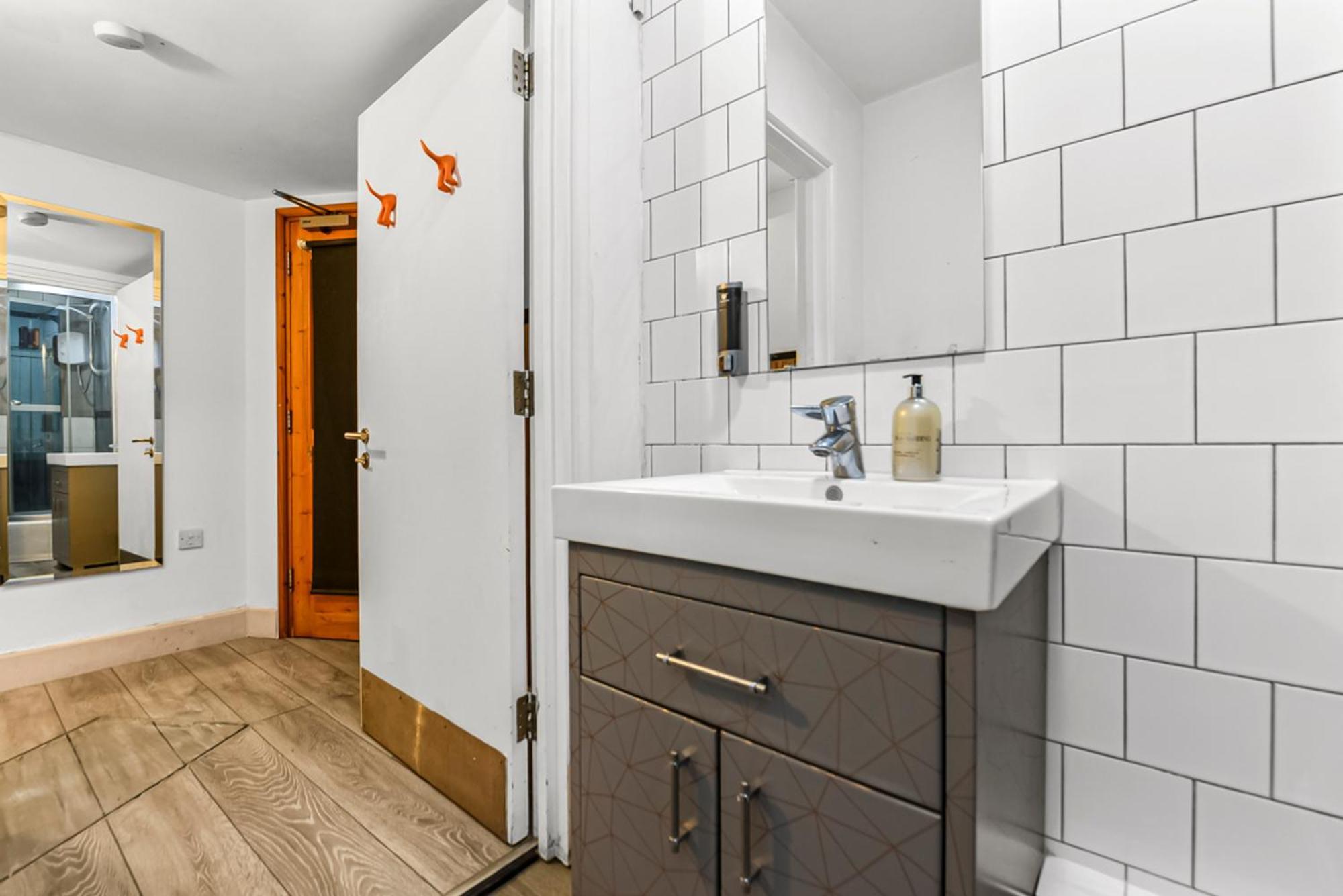 Апартаменты Cosy Studio Flat On A Budget Лондон Экстерьер фото